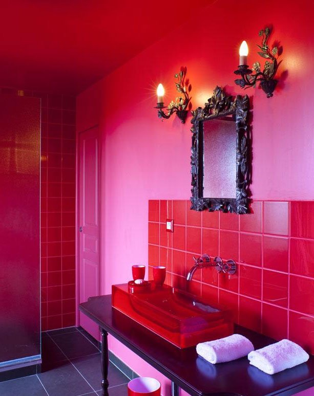 bathroom in pink