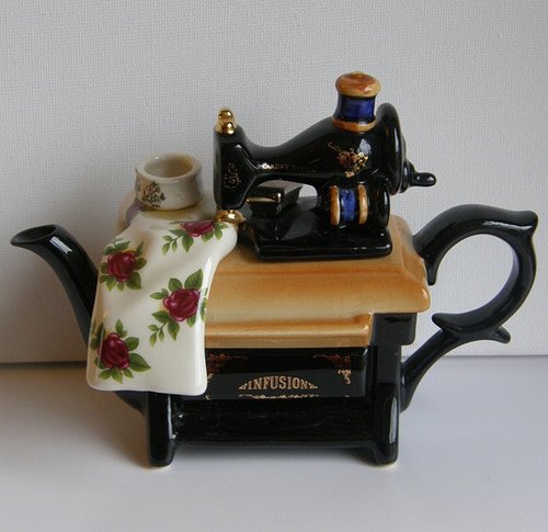 Souvenir - kettle sewing machine