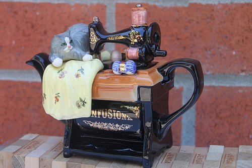 Souvenir - kettle sewing machine