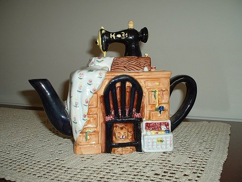 Souvenir - kettle sewing machine