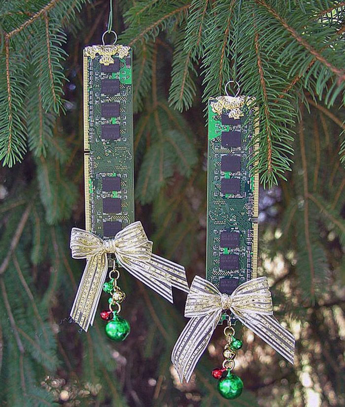 Unusual Christmas tree decorations, photo