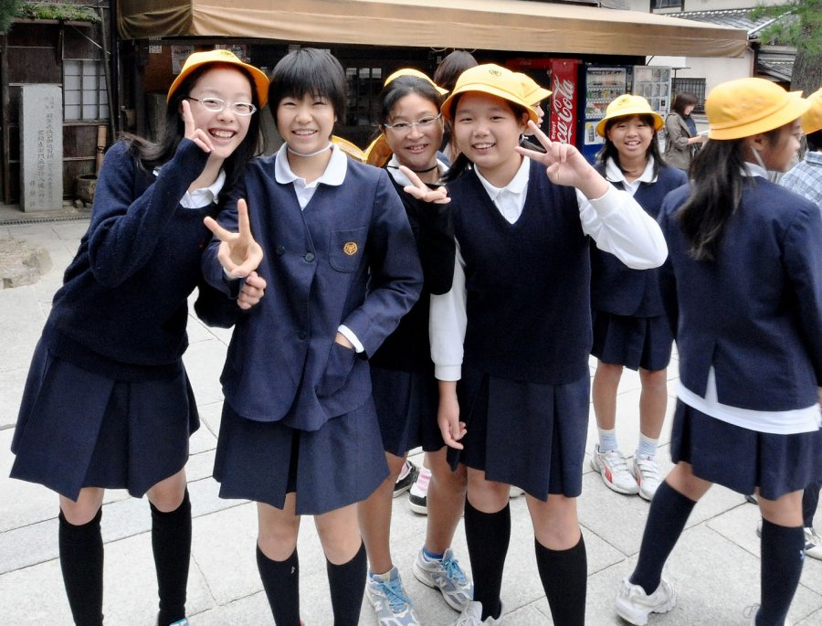 japanese schoolgirls photo in uniform