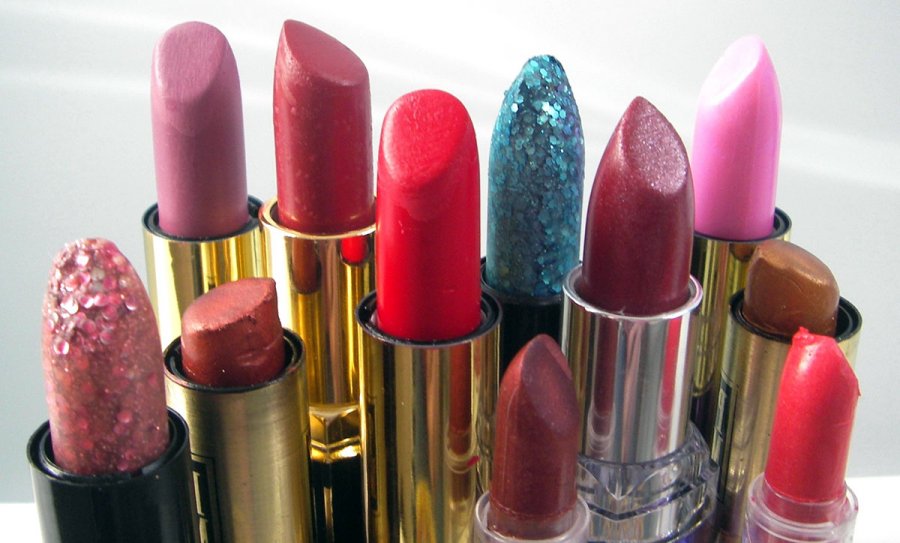 Lipstick colors and dyes