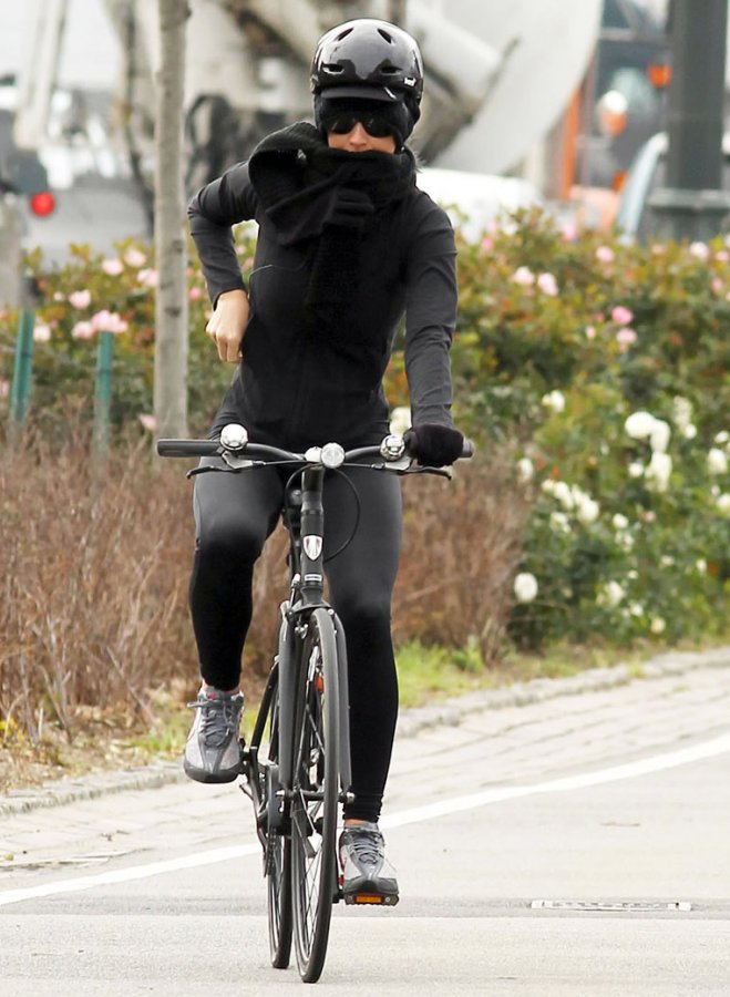 Katy Perry - photo with a bike