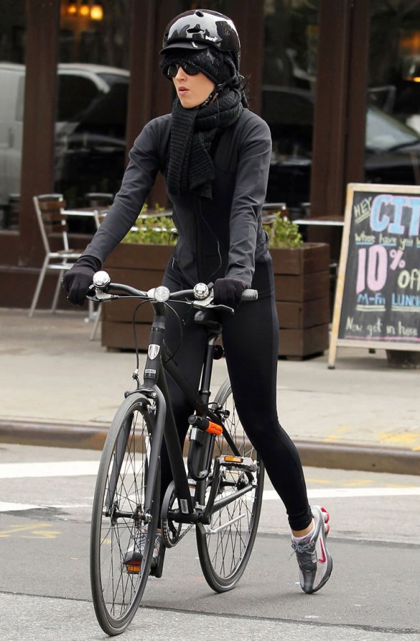 Katy Perry - photo with a bike