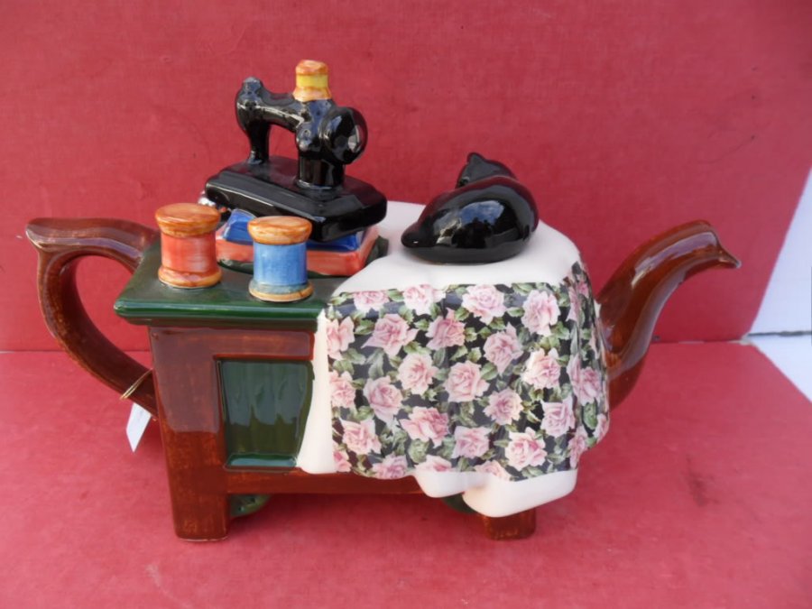 Souvenir - kettle sewing machine