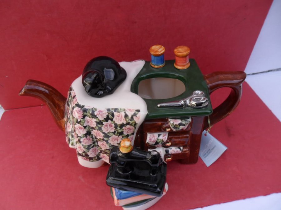 Souvenir - kettle sewing machine