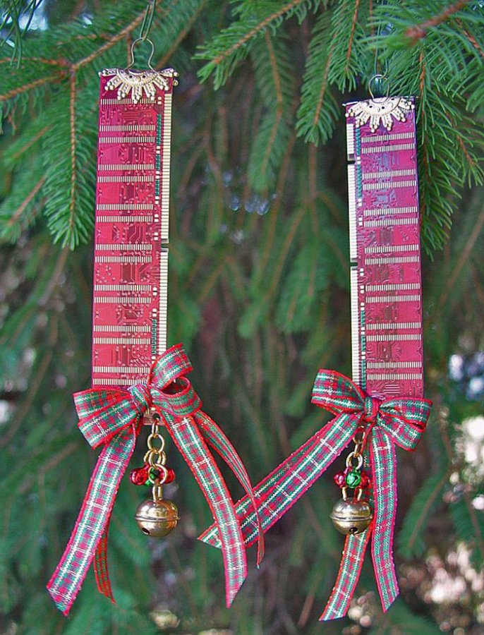 Unusual Christmas tree decorations, photo