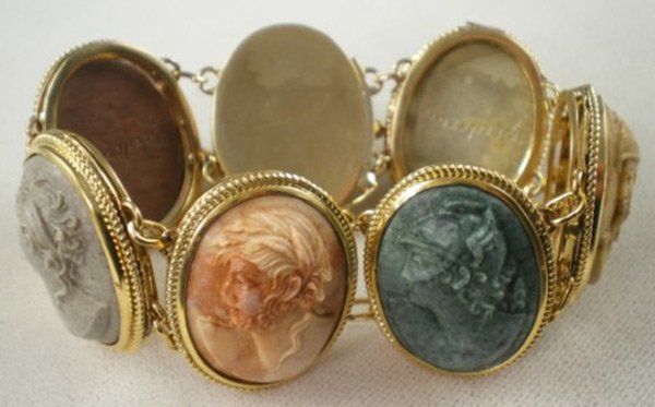 Bracelet with colored cameos