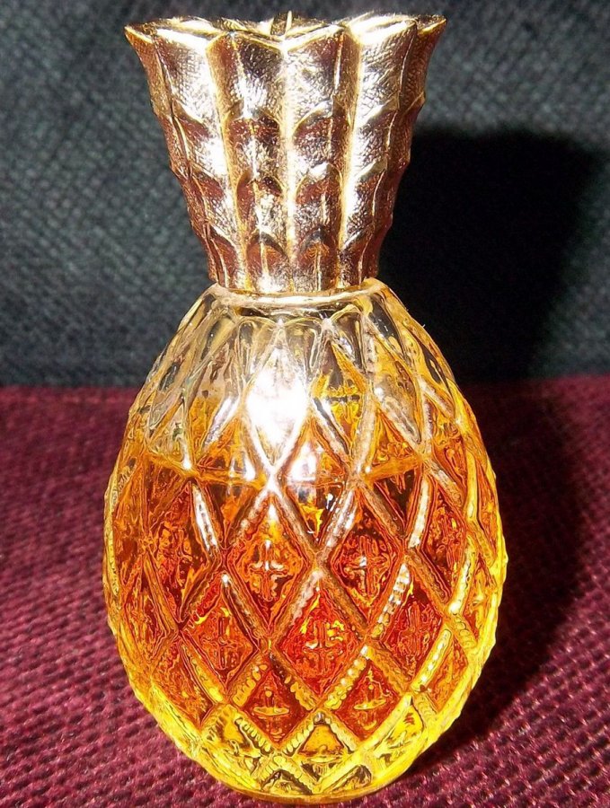 Perfumery with pineapple scent