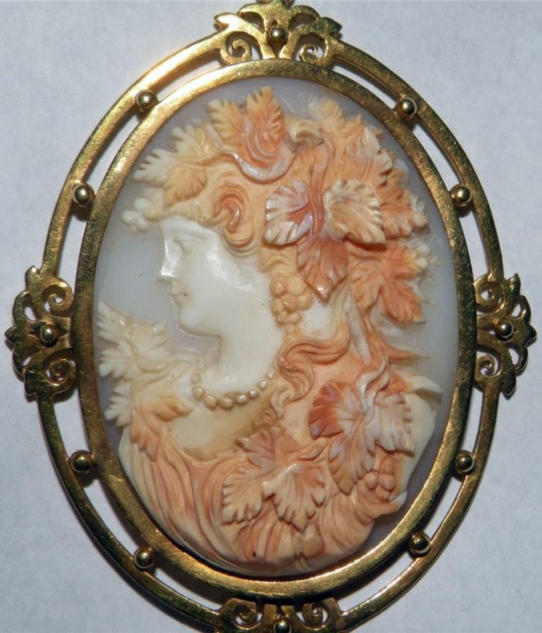 Cameo brooch