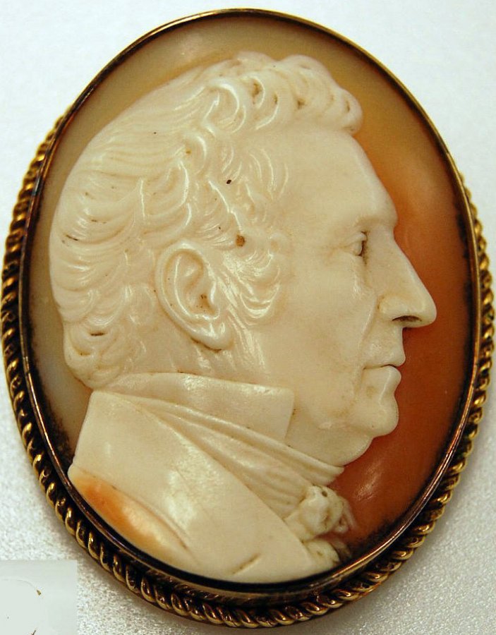 Cameo brooch