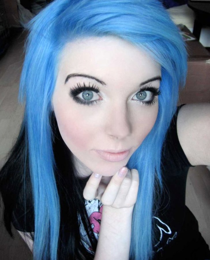 Turquoise hair