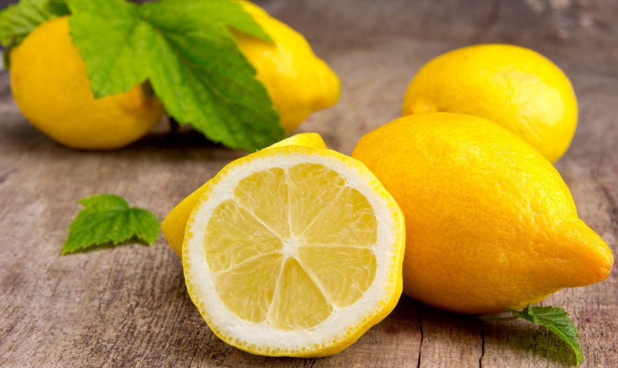 Lemon for the beauty of our skin