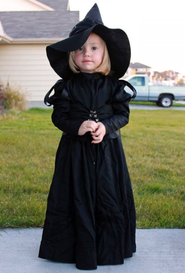 Fille à l'image d'une petite sorcière, photo