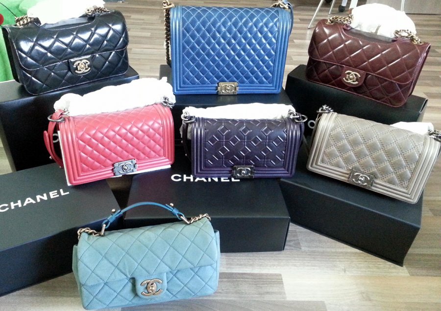 Collection of fashionable handbags for girls