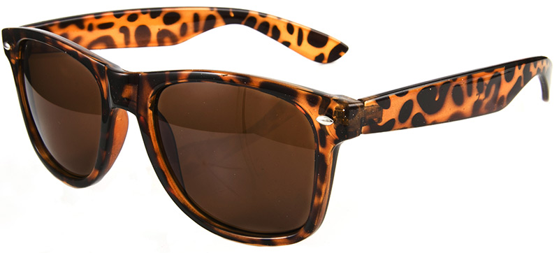 Wayfarer glasses - the leopard-rimmed traveler