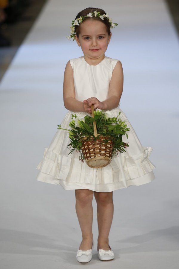 Girl at the Oscar de la Renta show