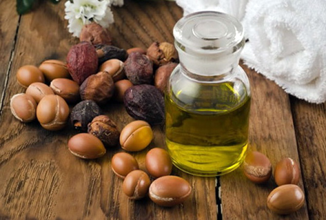 Argan oil to restore eyebrows