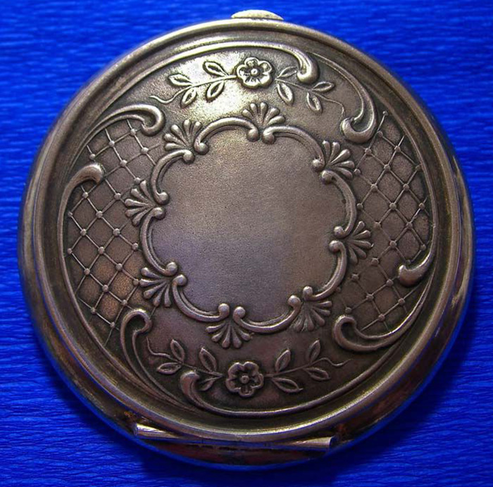 Silver powder box