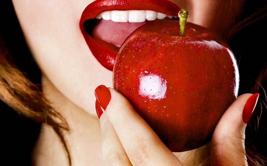 Beautiful girl with an apple