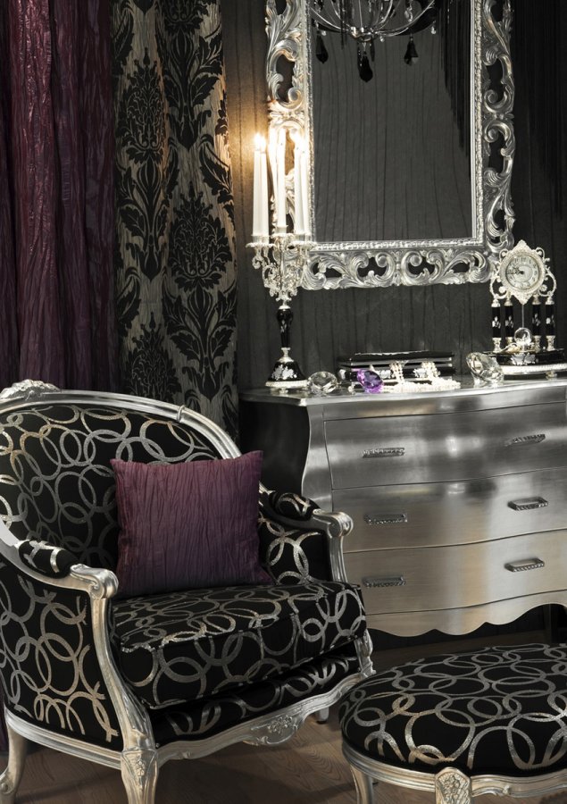 Dark glamor in interiors