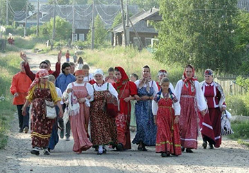 Russian girls in folk costume