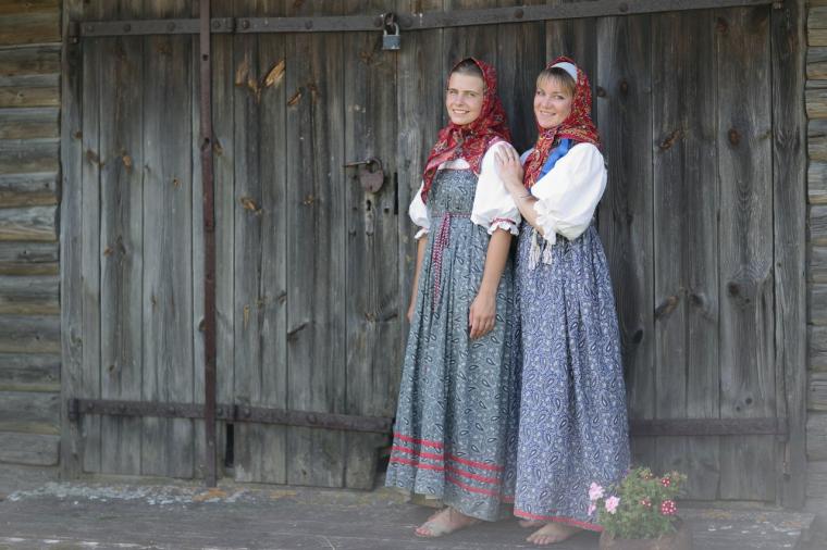 Russian girls in folk costume