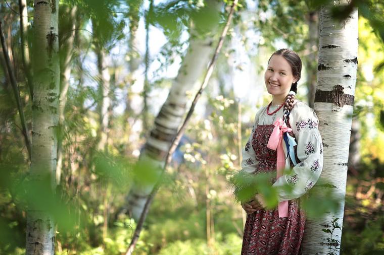 Russian girls in folk costume