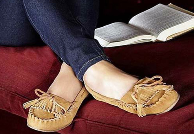 Women's moccasins for home