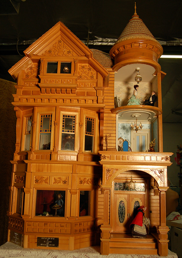 Vintage doll houses