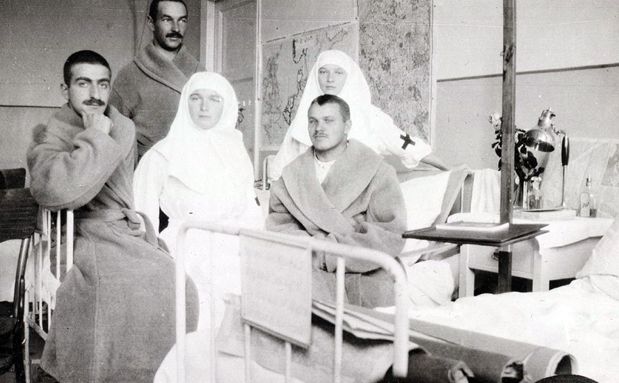 Grand Duchesses in the infirmary with the wounded