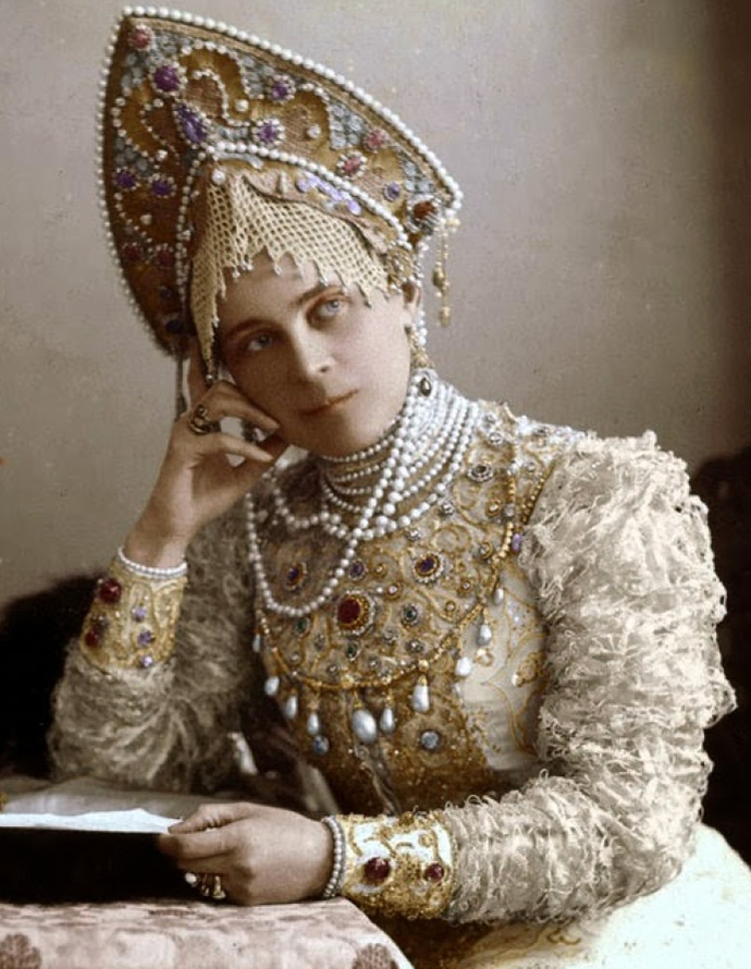 Decoration of clothes and accessories with pearls