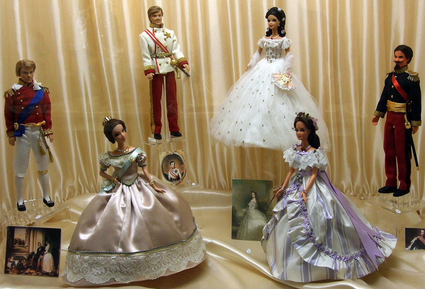 Dresses and costumes for dolls from Claude Brabant