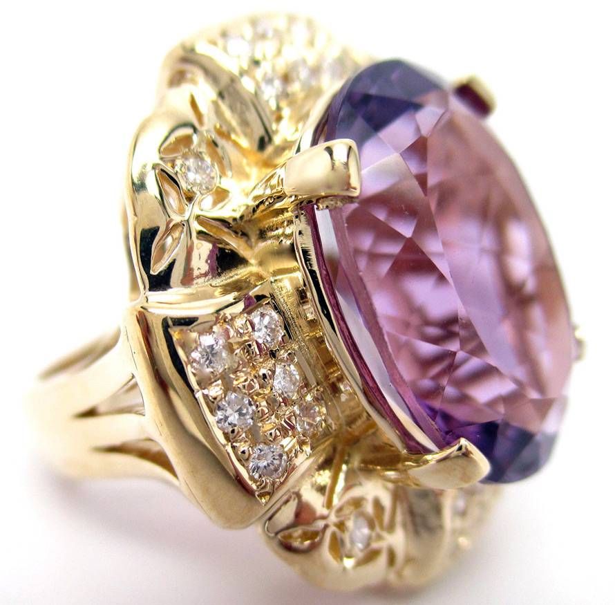 Ring with amethyst