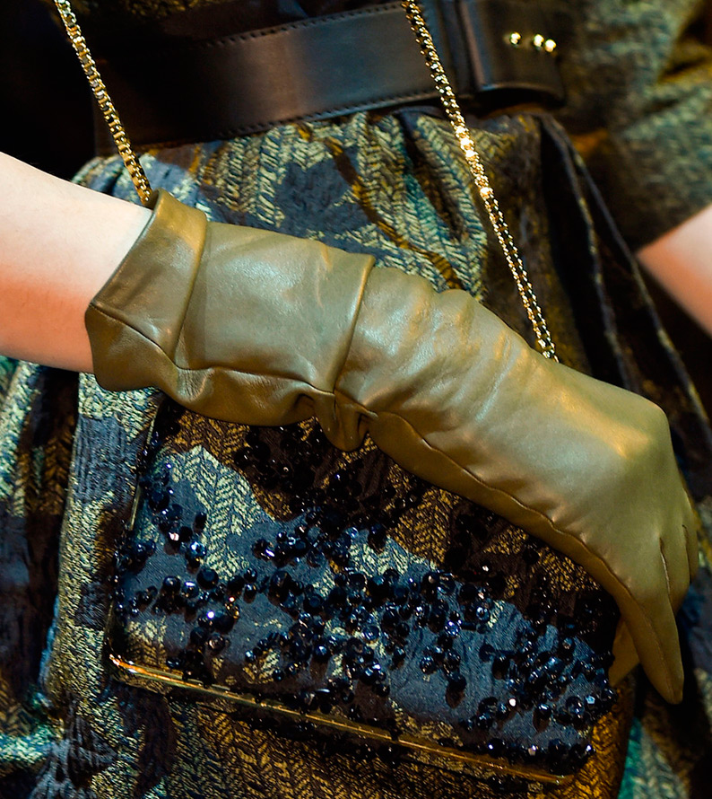 Fashionable women's gloves Elie Saab