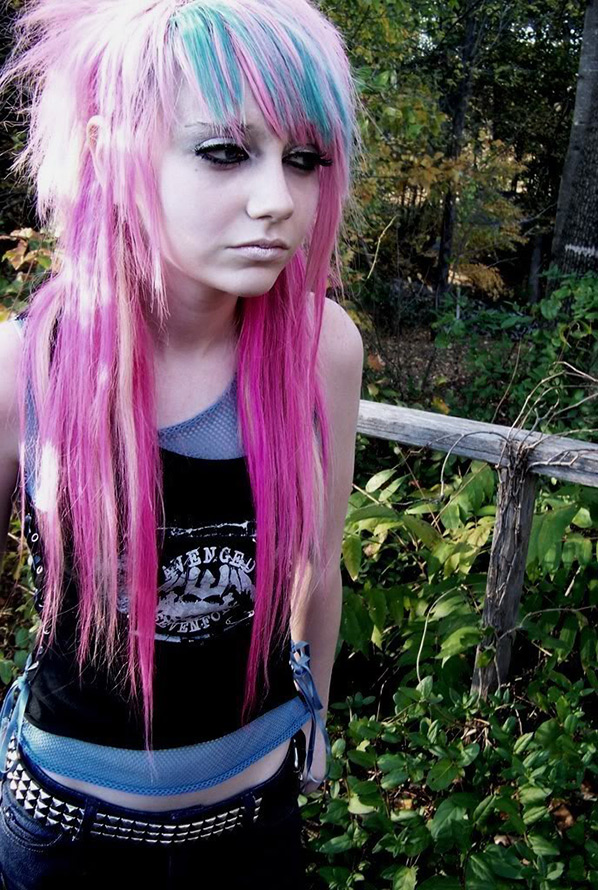 Emo hairstyle and makeup