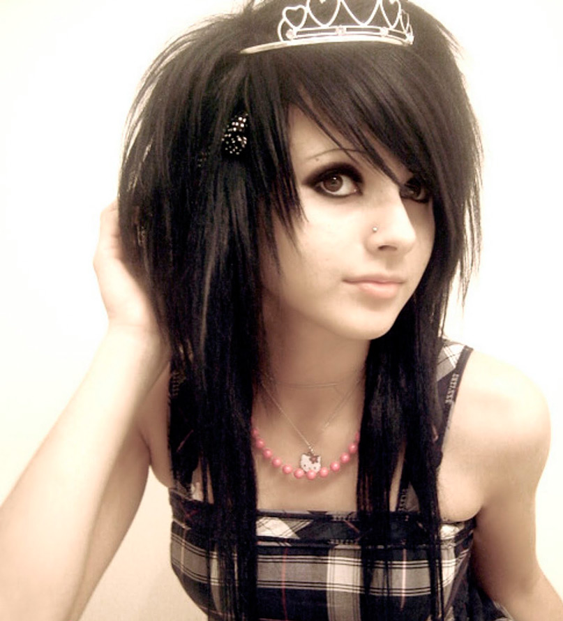 Emo hairstyle and makeup