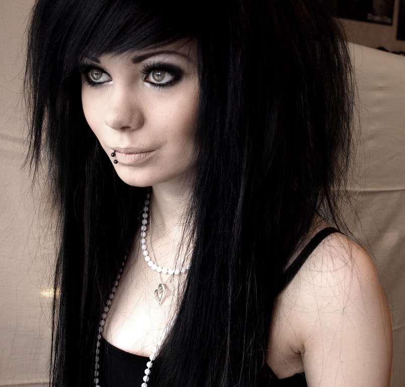 Emo hairstyle and makeup