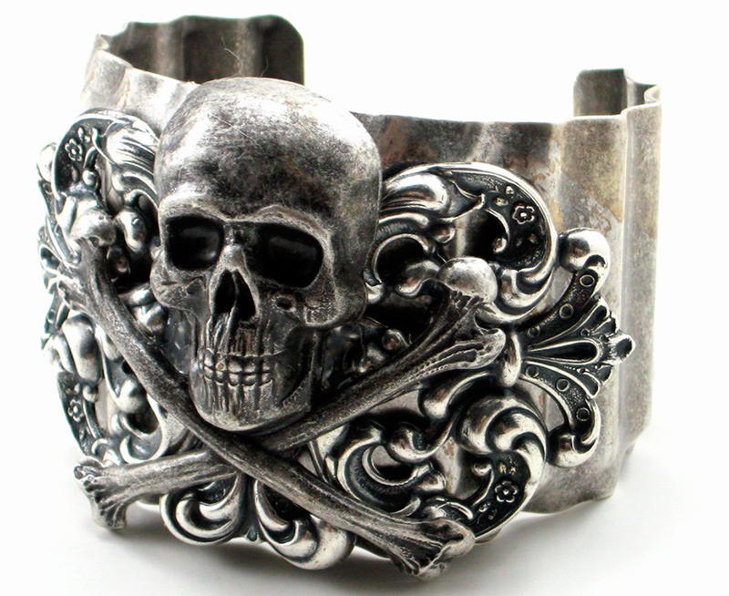 bracelet with skull