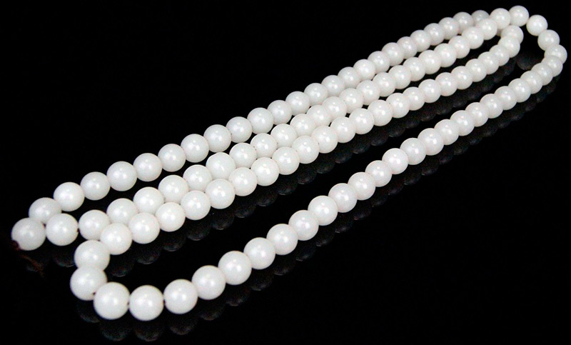 Perles de jade blanc