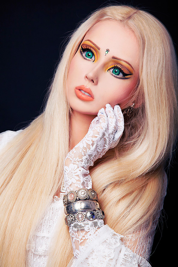 Valeria Lukyanova presented her first track