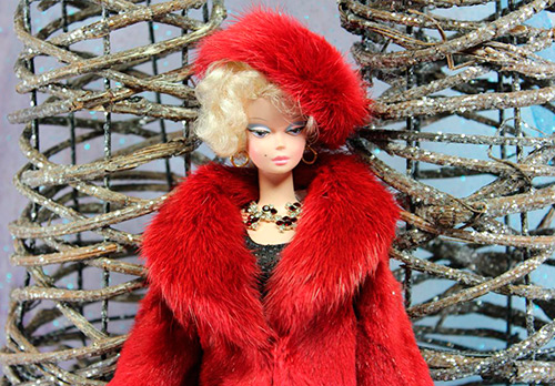 Luxurious warm clothes for dolls