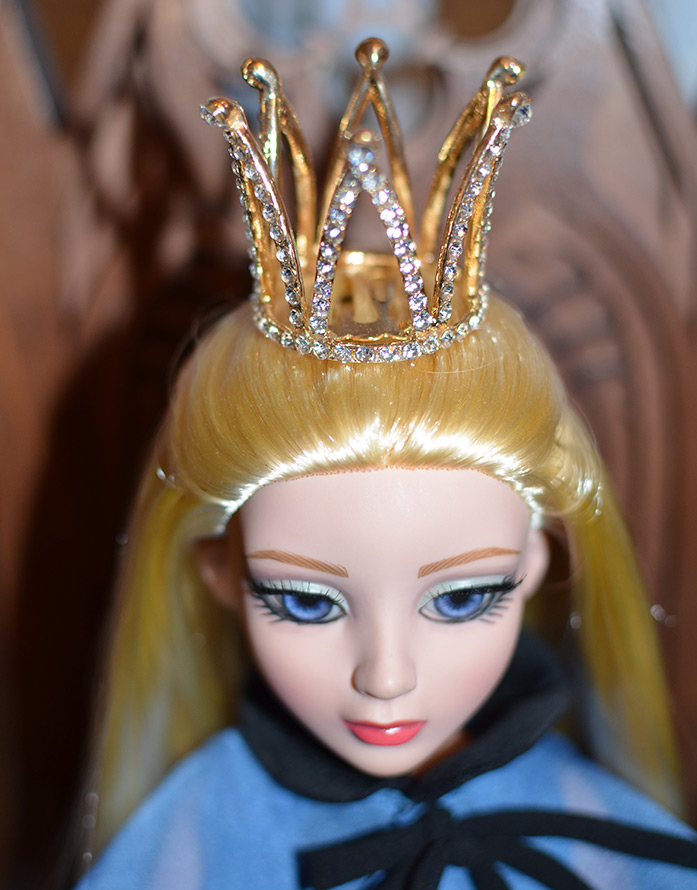 Doll crown