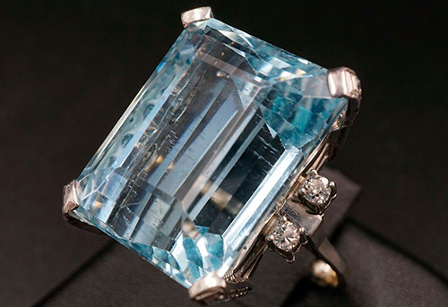 Aquamarine stone - choosing the best jewelry