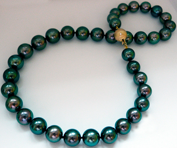 Black pearl necklace