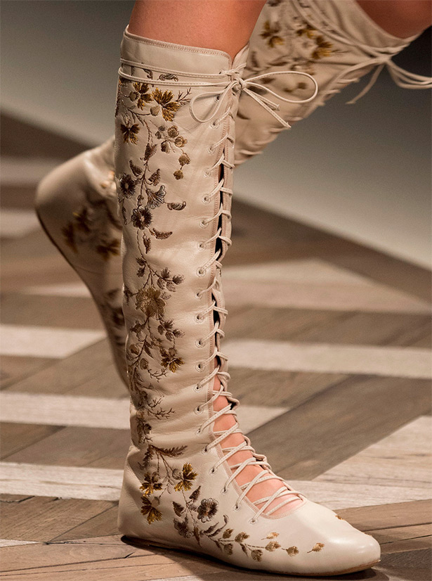 Fashionable women's boots from the 2024 collections