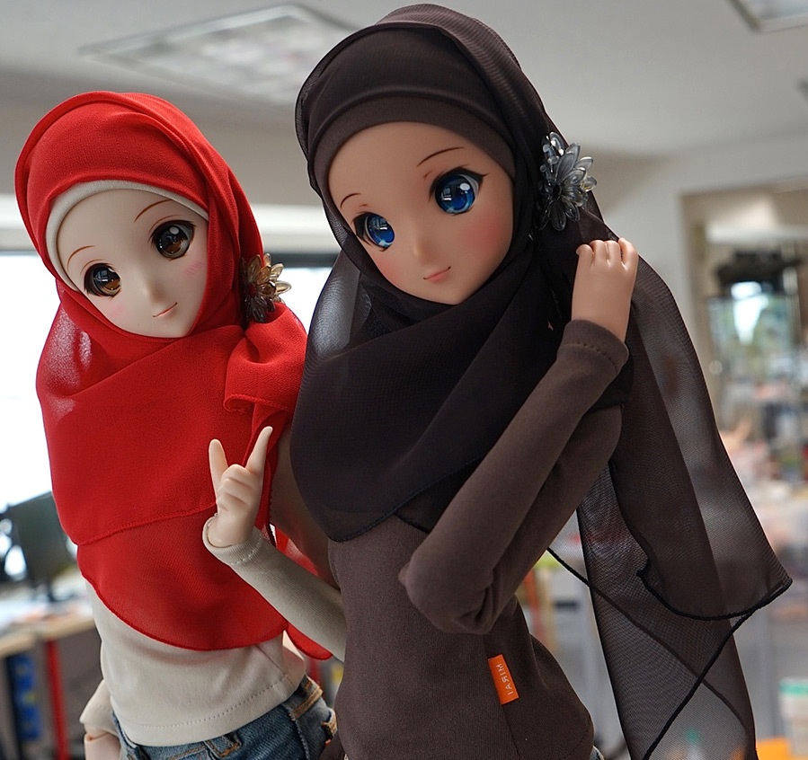 Japanese dolls in headscarves