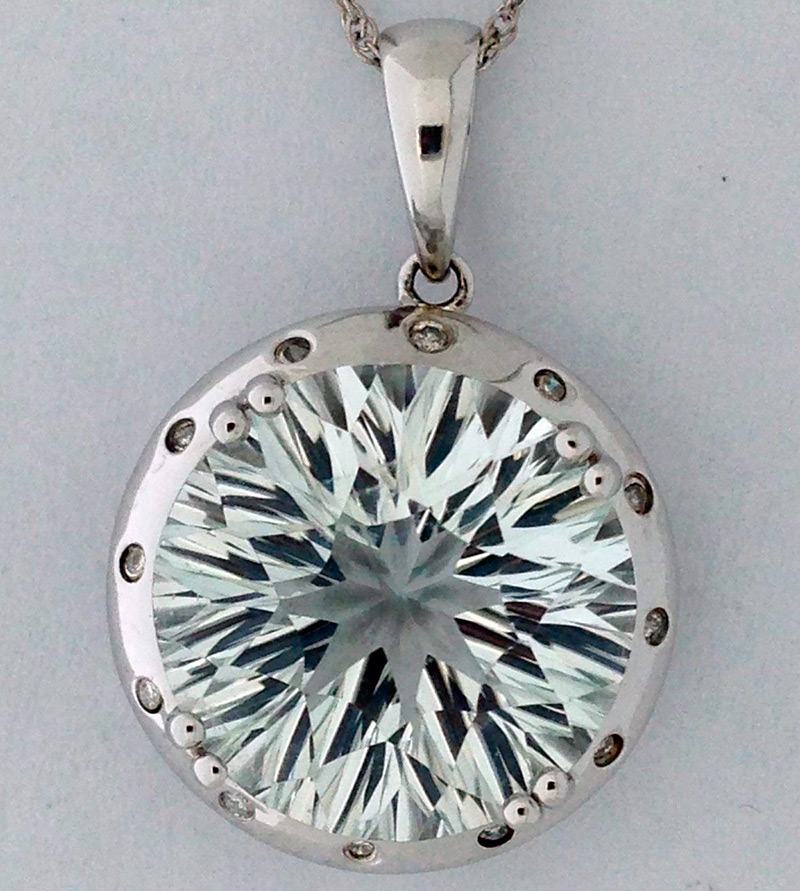 Pendant with topaz