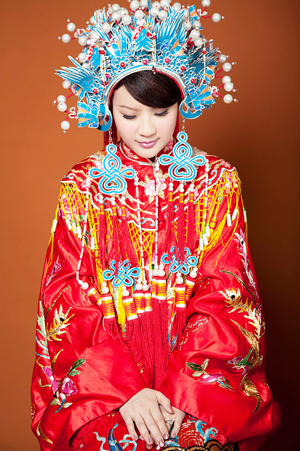 Bride in traditional Chinese dress